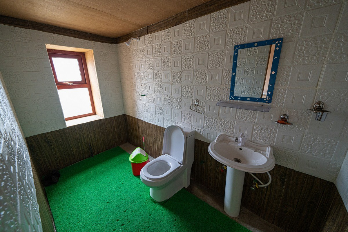 bathroom at everest base camp trek